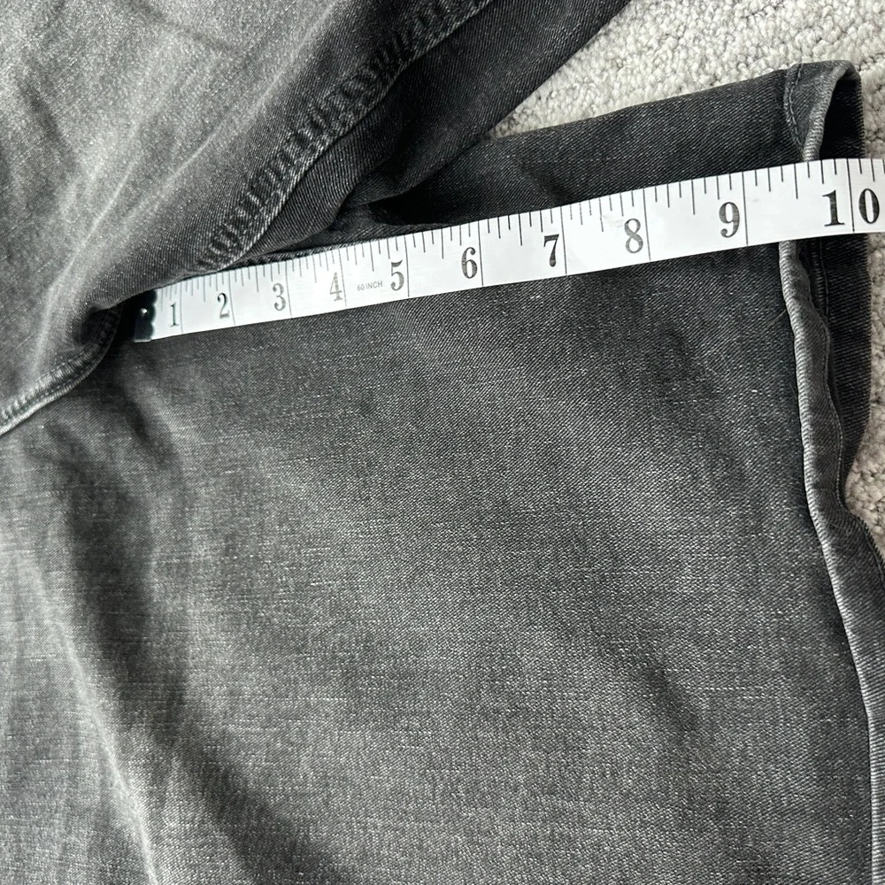 Rock & Republic Men's Black Relaxed Denim Shorts - Picture 5 of 12